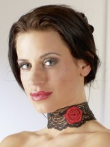 Collarino con Rosa Nero Rosso Pizzo